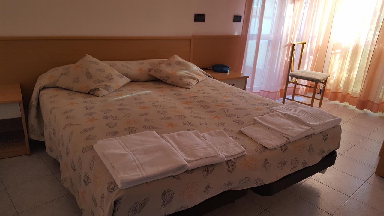 Hotel Patrizia Сенигалия Екстериор снимка