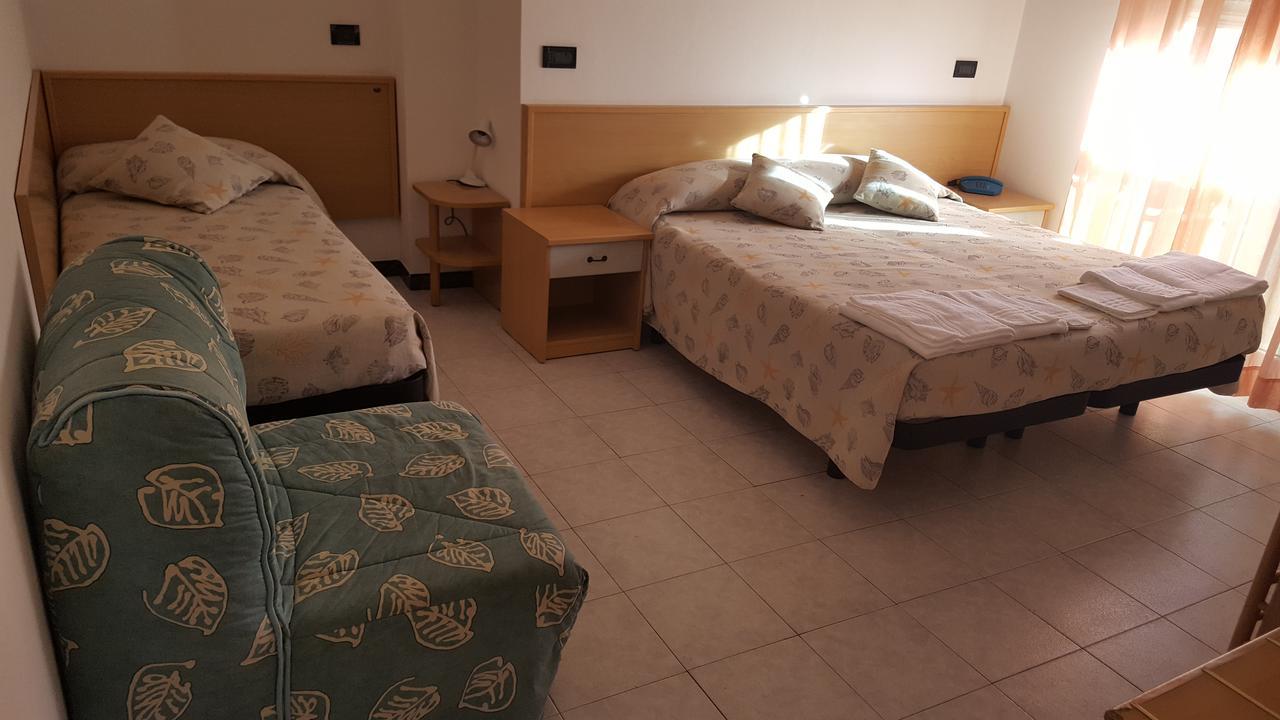 Hotel Patrizia Сенигалия Екстериор снимка