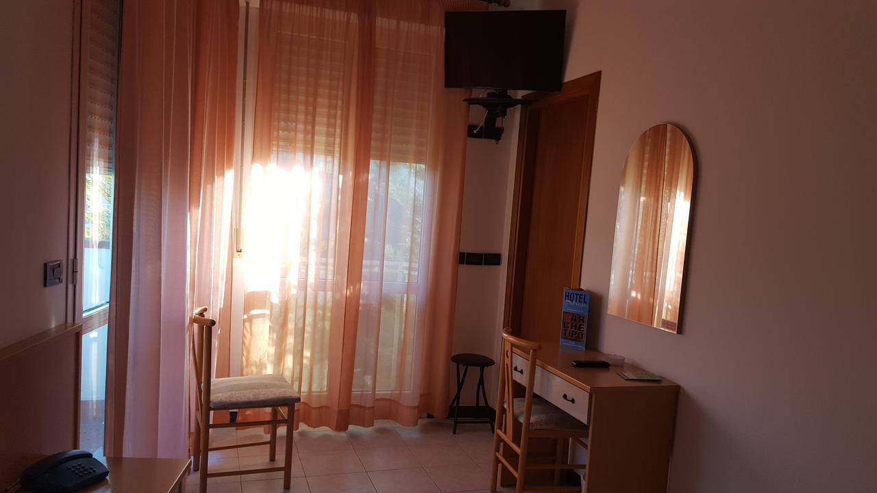 Hotel Patrizia Сенигалия Стая снимка