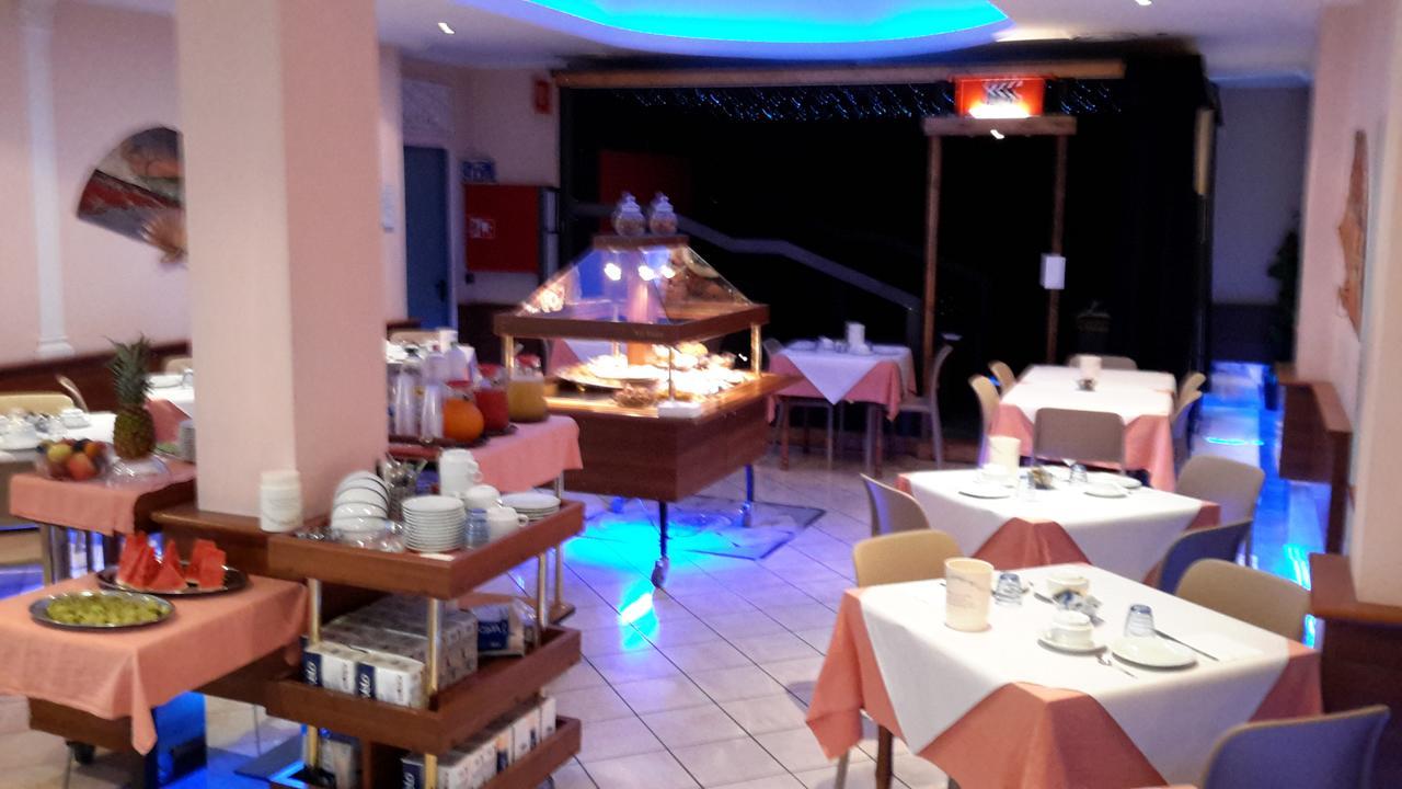 Hotel Patrizia Сенигалия Екстериор снимка