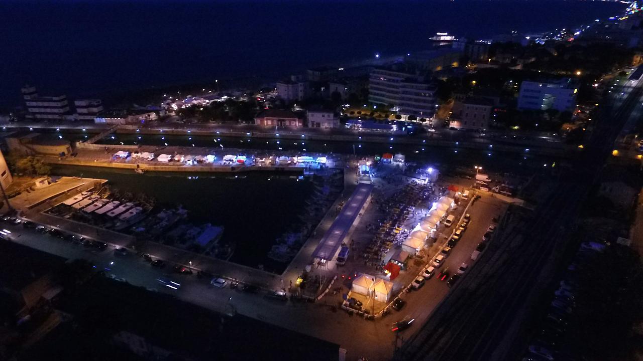 Hotel Patrizia Сенигалия Екстериор снимка