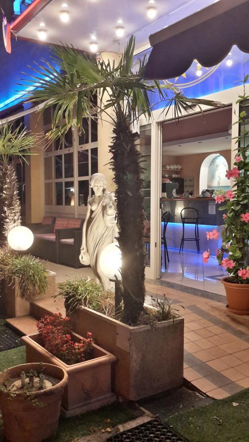 Hotel Patrizia Сенигалия Екстериор снимка